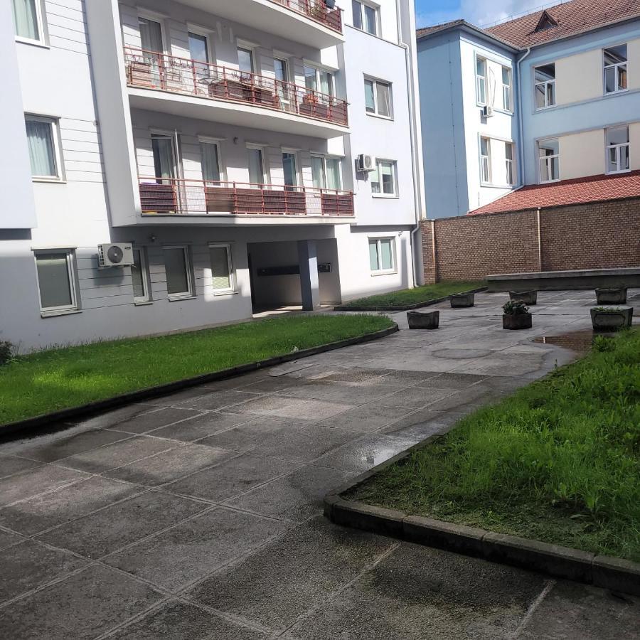 Lovely Apartment Near City Center Cluj-Napoca Luaran gambar